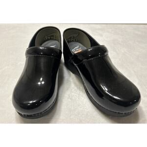 Dansko Clogs Women’s Size 42 US 11 Black XP 2.0 Patent Leather Slip On Nurse